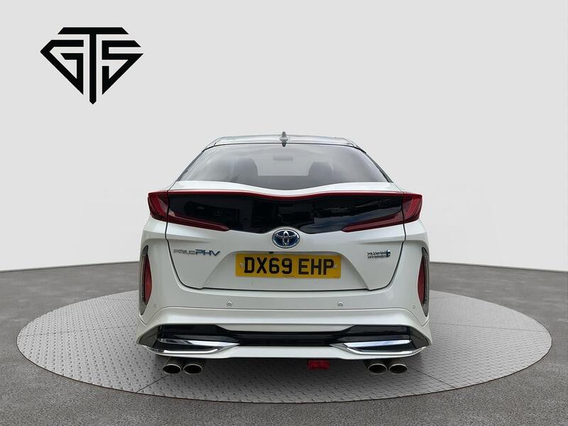 Toyota Prius view 4
