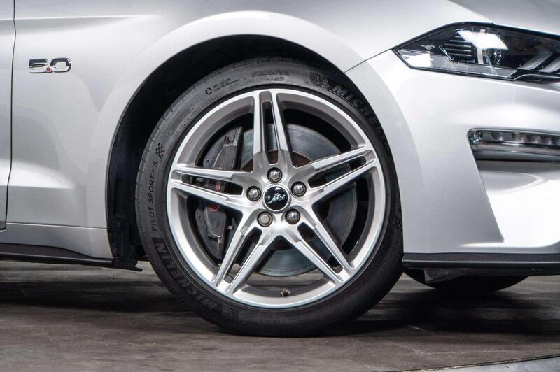 Ford Mustang view 4