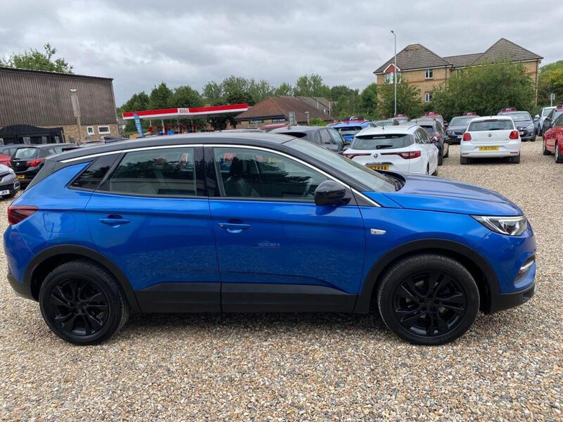 Vauxhall Grandland X view 3