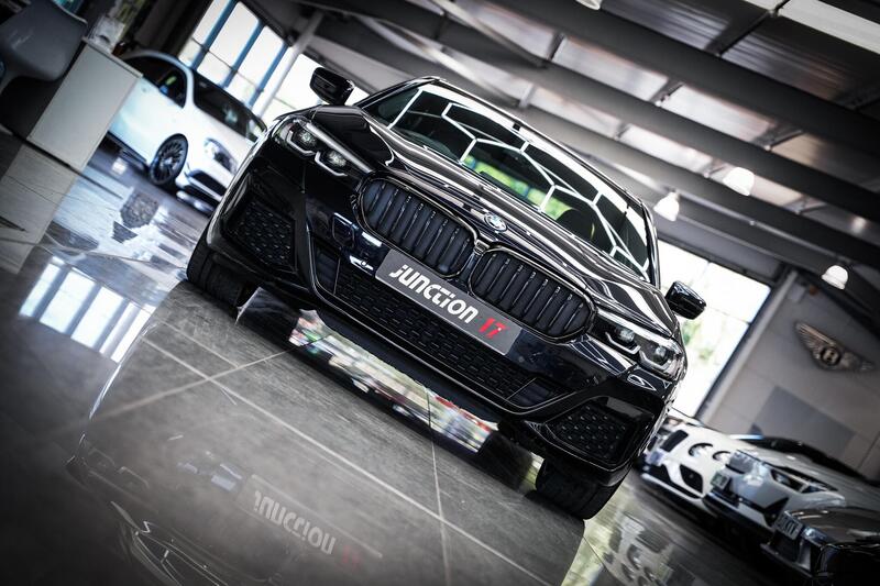 BMW 5 Series view 4