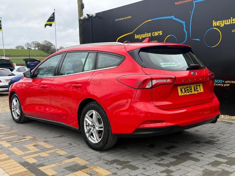 Ford Focus view 3