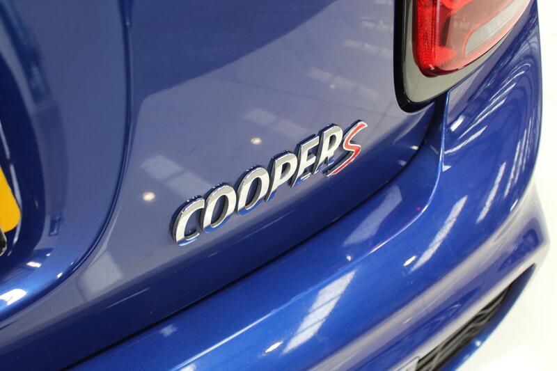 2019 MINI Hatch in Blue — image 49 of 71