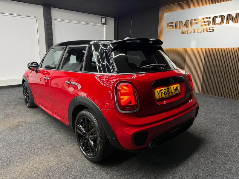 Mini Hatch view 5