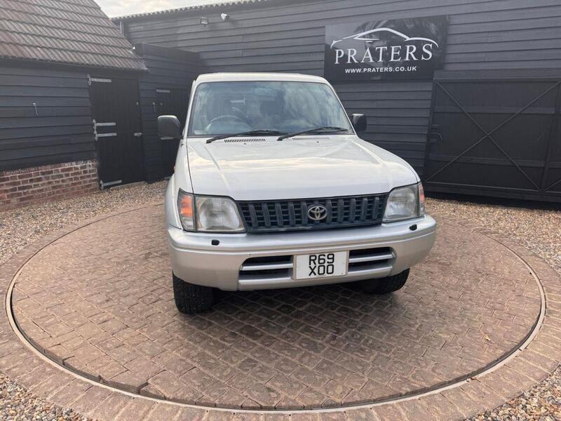 Toyota Land Cruiser Colorado view 3
