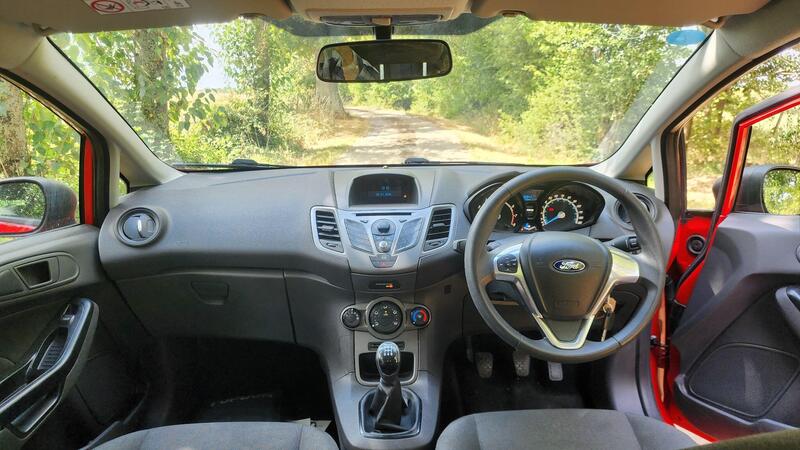 2014 Ford Fiesta — photo 21