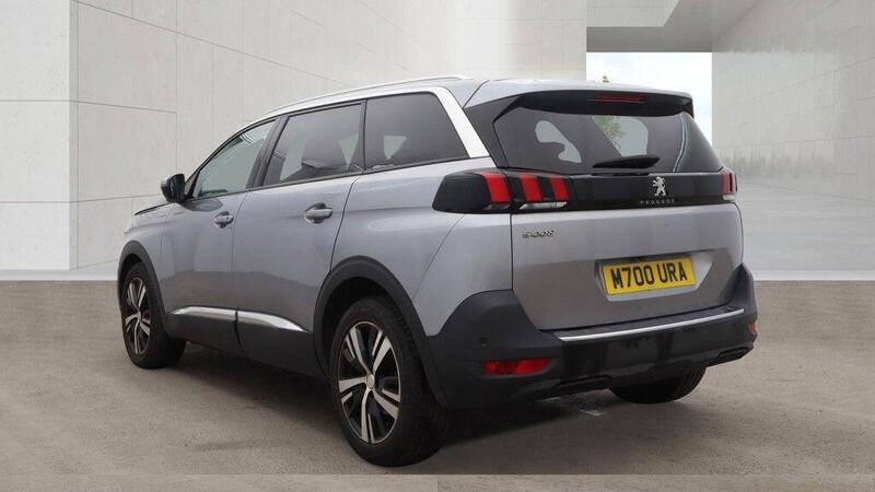 Peugeot 5008 view 2