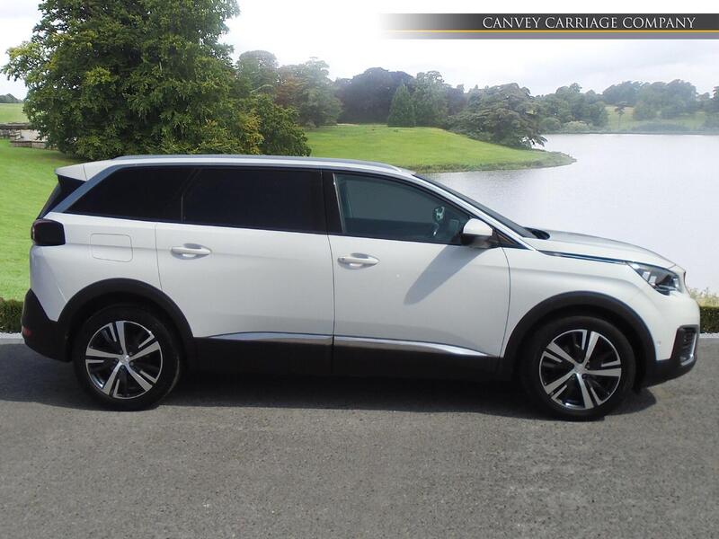 Peugeot 5008 view 5