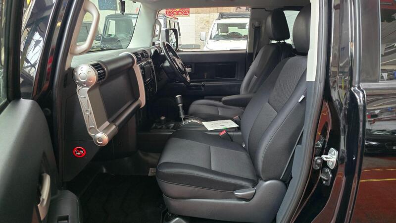 Toyota FJ Cruiser view 6
