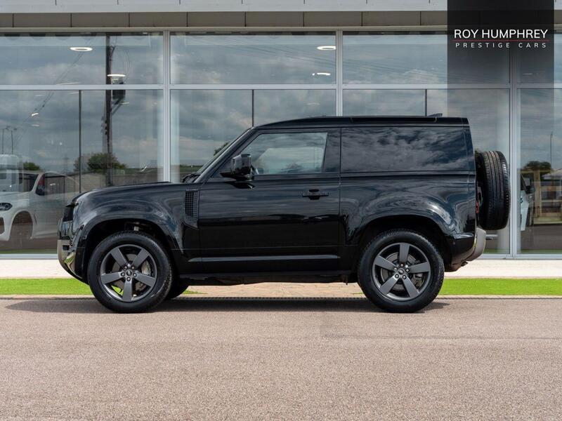 Land Rover Defender 90 view 3