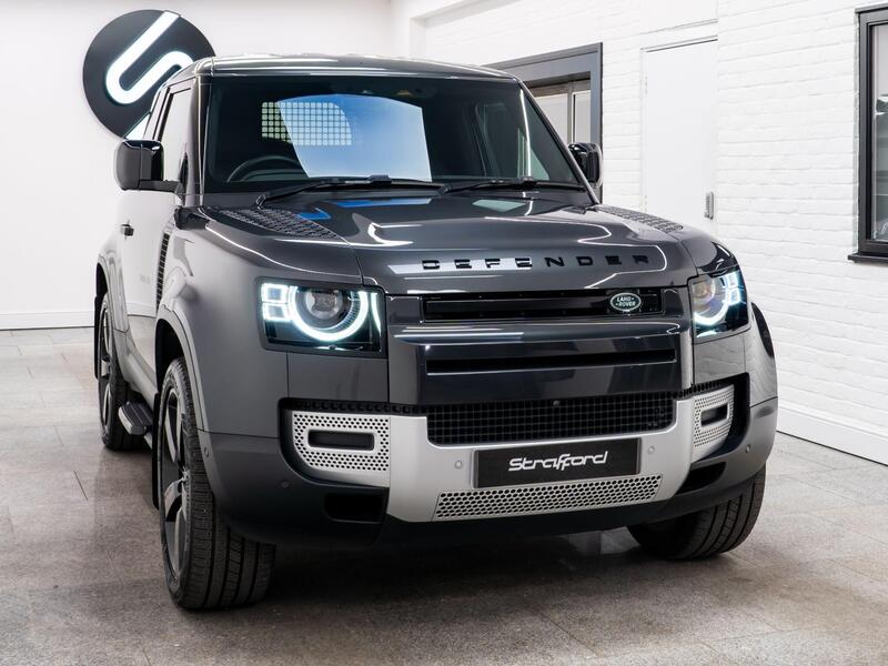 Land Rover Defender 90 view 4