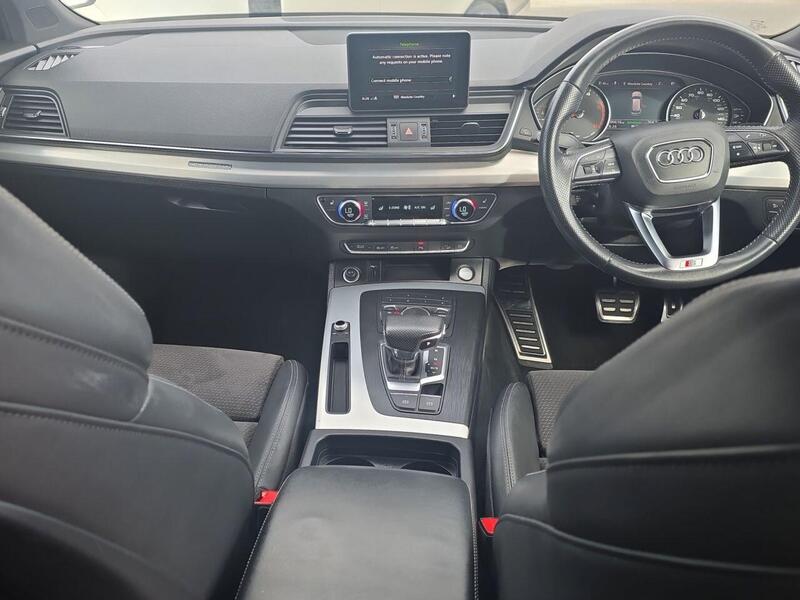 Audi Audi Q5 view 2