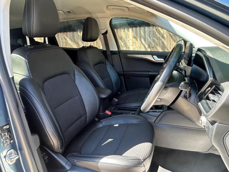 Ford Kuga view 3