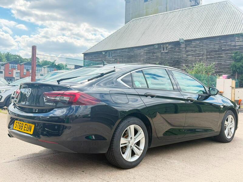 Vauxhall Insignia view 3