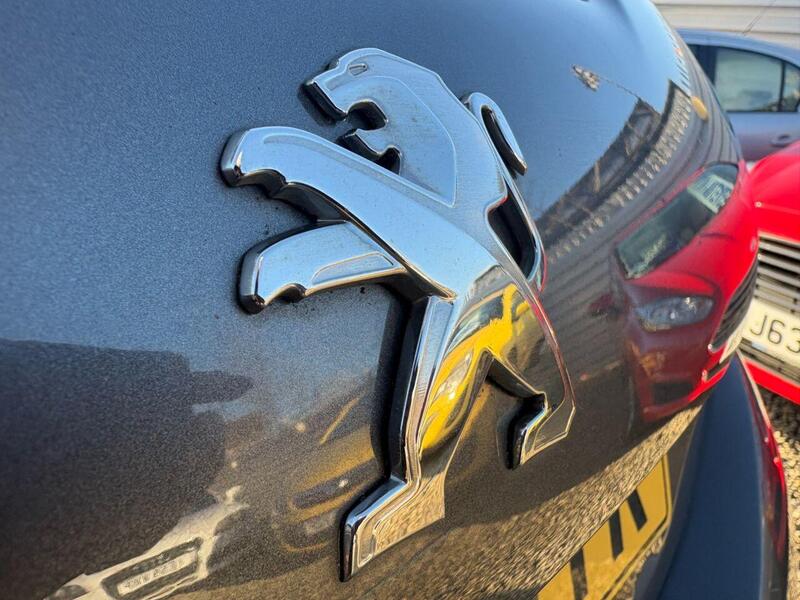 Peugeot 208 view 6