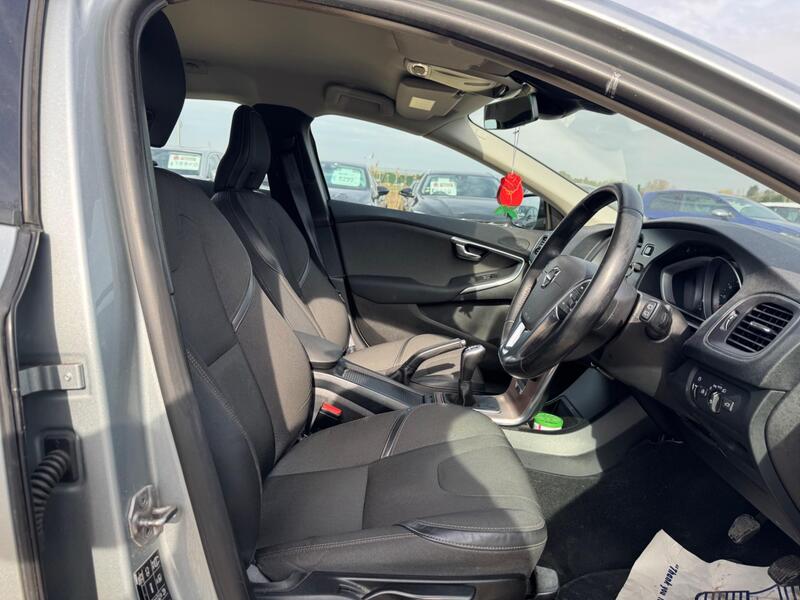 Volvo V40 Cross Country view 7