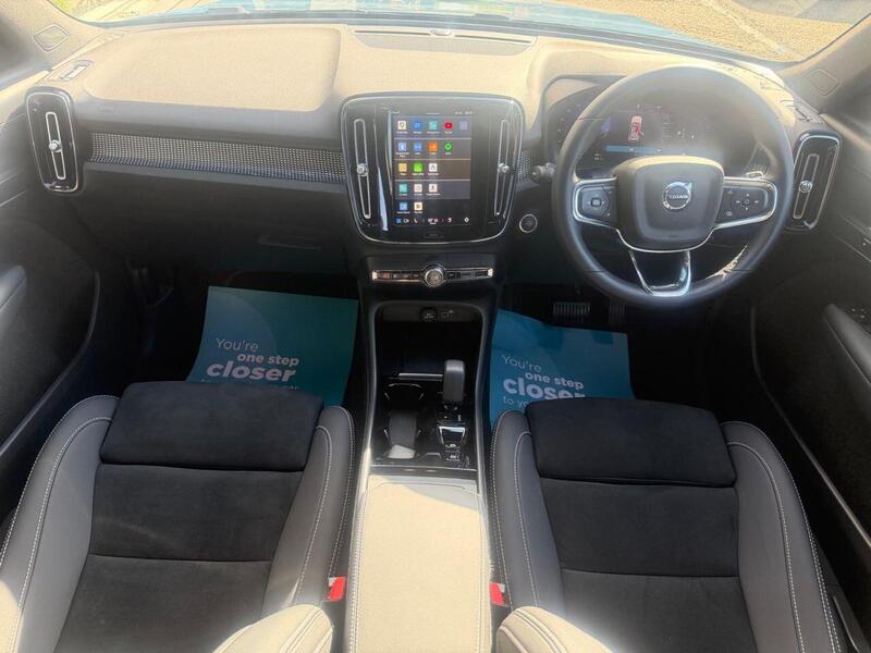 Volvo XC40 view 2
