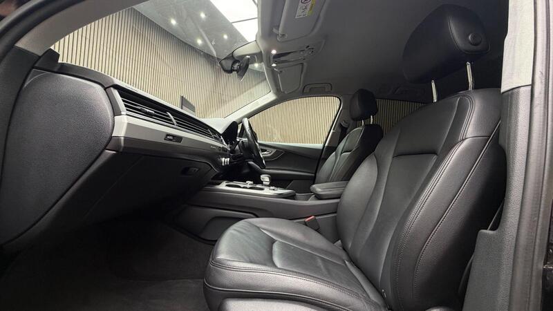 Audi Audi Q7 view 3