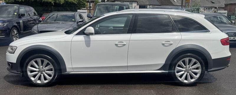 Audi A4 Allroad view 2