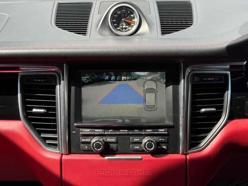 Porsche Macan view 4