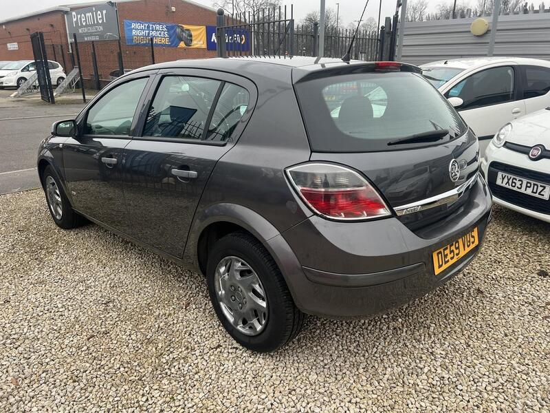 Vauxhall Astra view 4