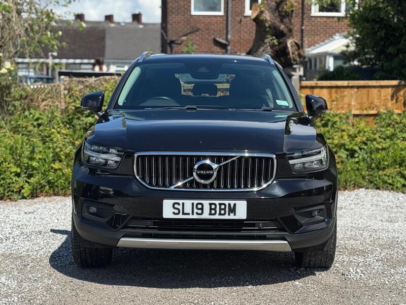 Volvo XC40 view 5
