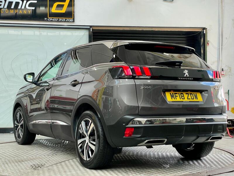 Peugeot 3008 view 3