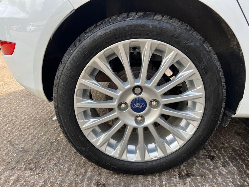 Ford Fiesta view 25