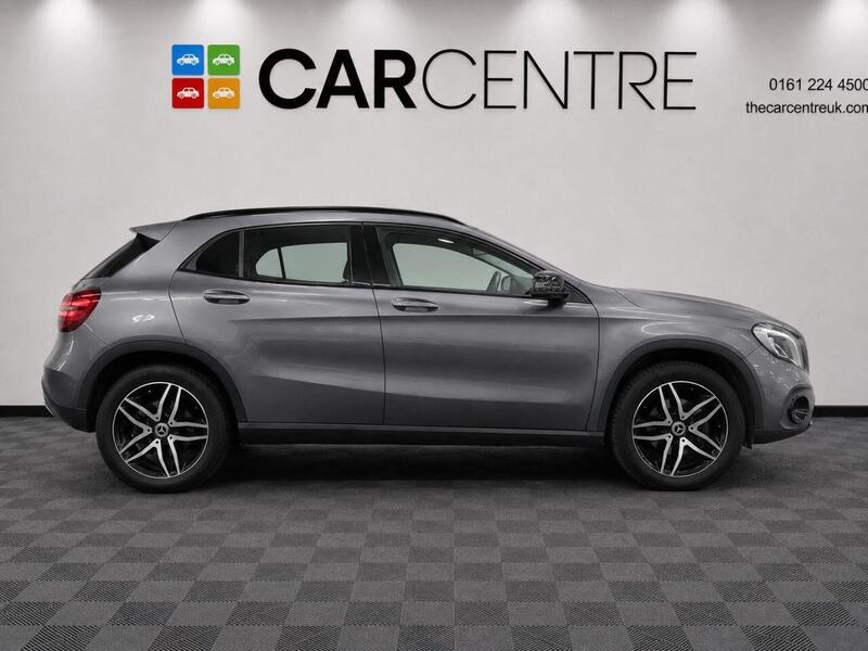 Mercedes-Benz Gla view 3