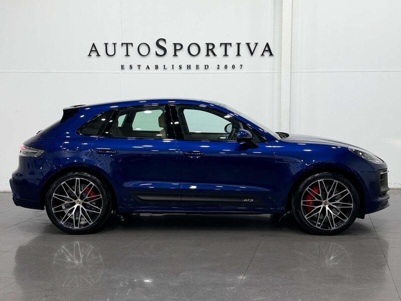 Porsche Macan view 3