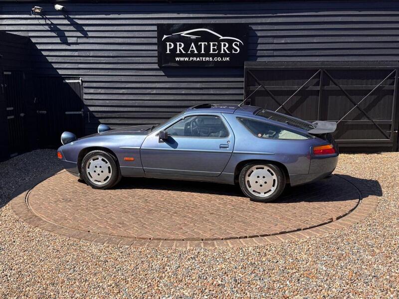 Porsche 928 view 6
