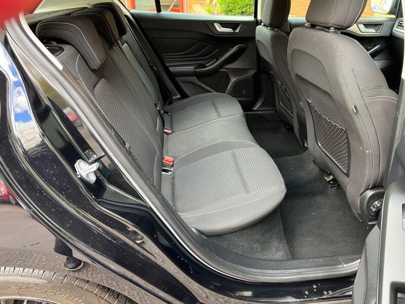 Ford Focus view 10