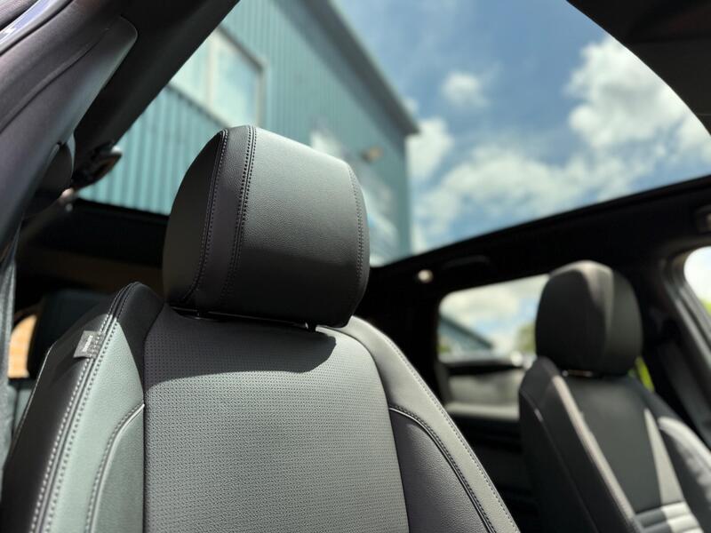 Land Rover Discovery Sport view 4