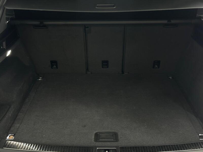 Volkswagen Touareg view 13
