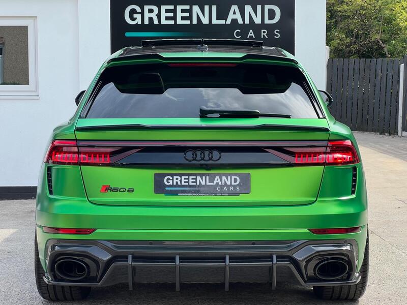 Audi RS Q8 view 5