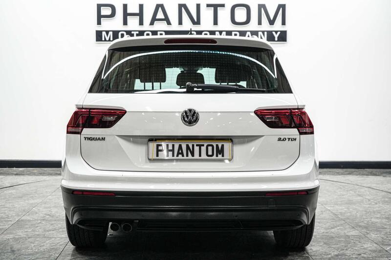 Volkswagen Tiguan view 4