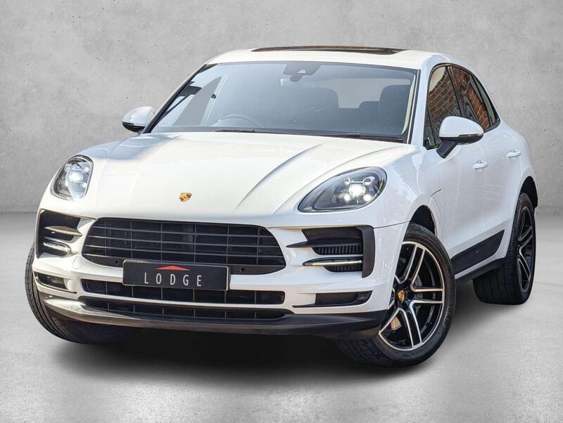 Porsche Macan view 3