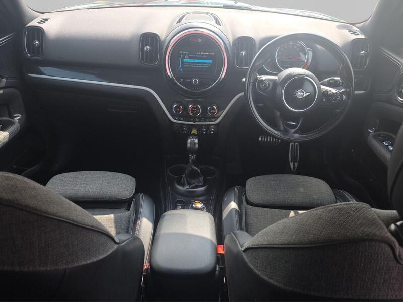 Mini Countryman view 2