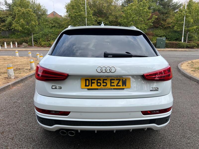 Audi Q3 view 6