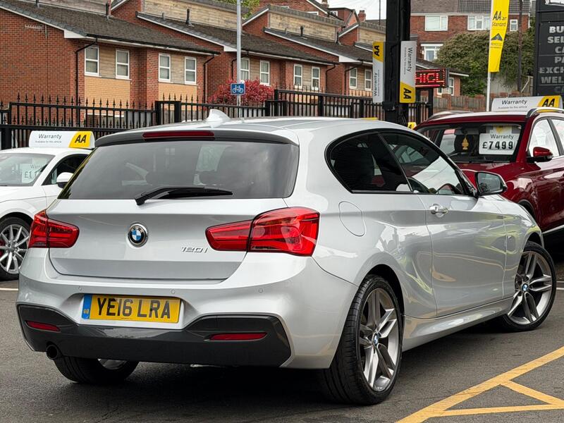 BMW 1 Series view 3