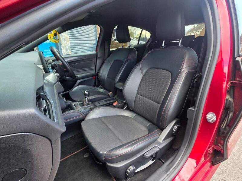 Ford Focus view 3