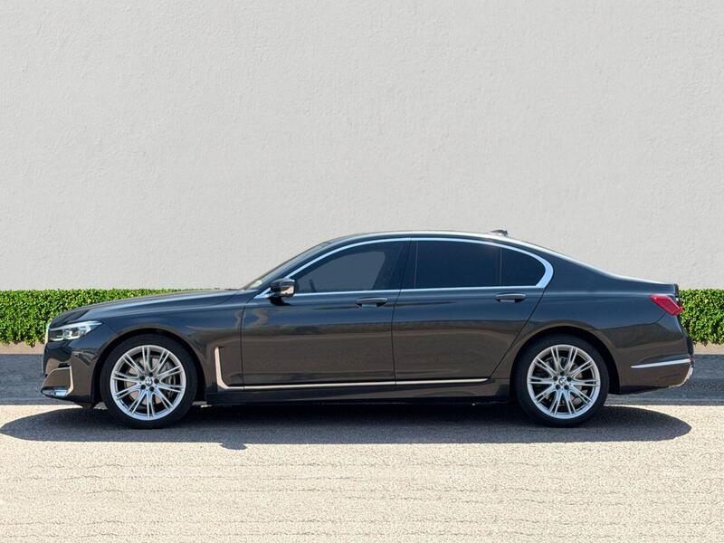BMW 7 Series view 4