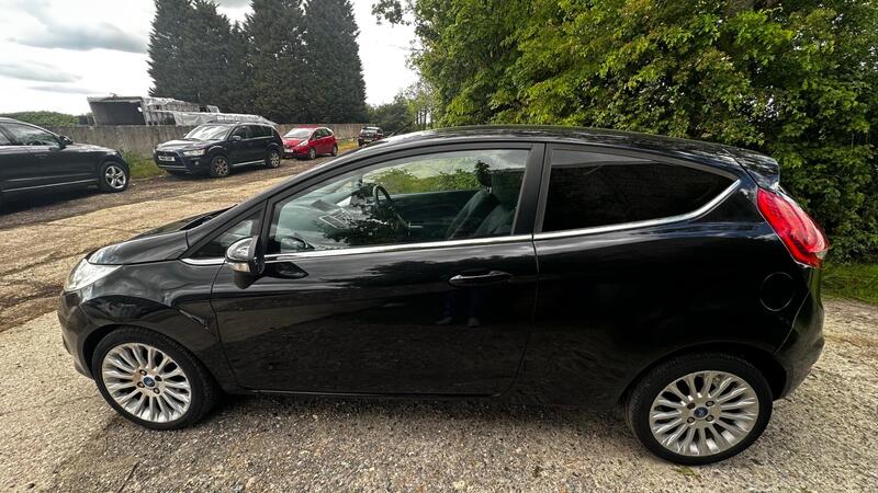 2011 Ford Fiesta — photo 4