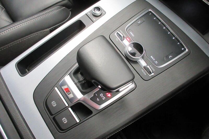 Audi SQ5 view 25