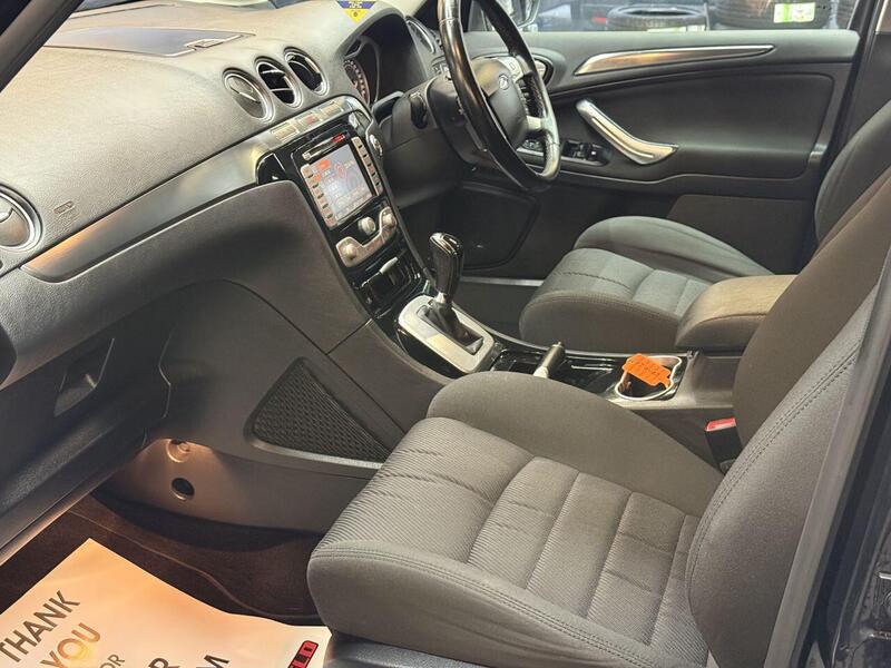 Ford Galaxy view 37