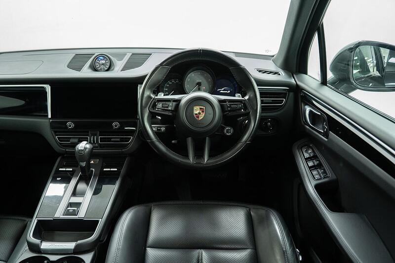 Porsche Macan view 7