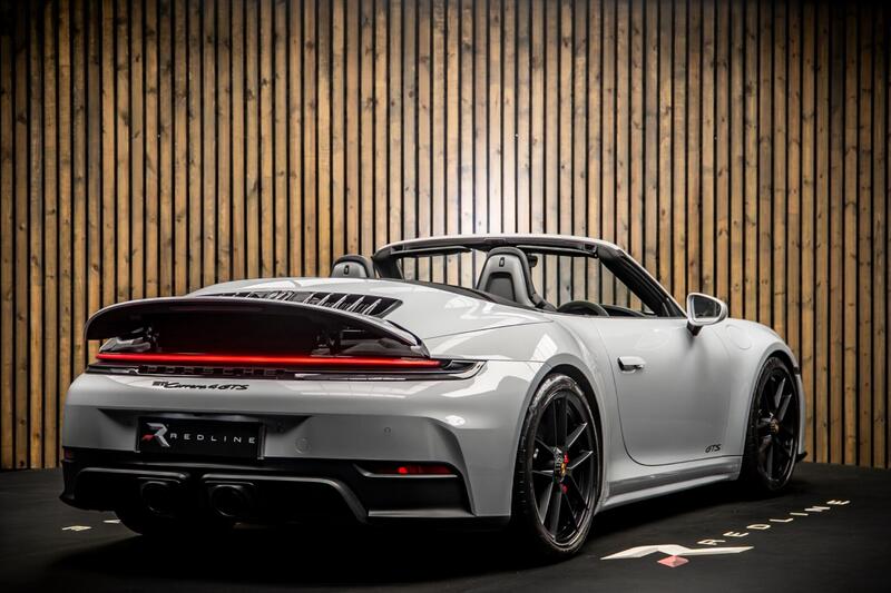 Porsche 911 view 4