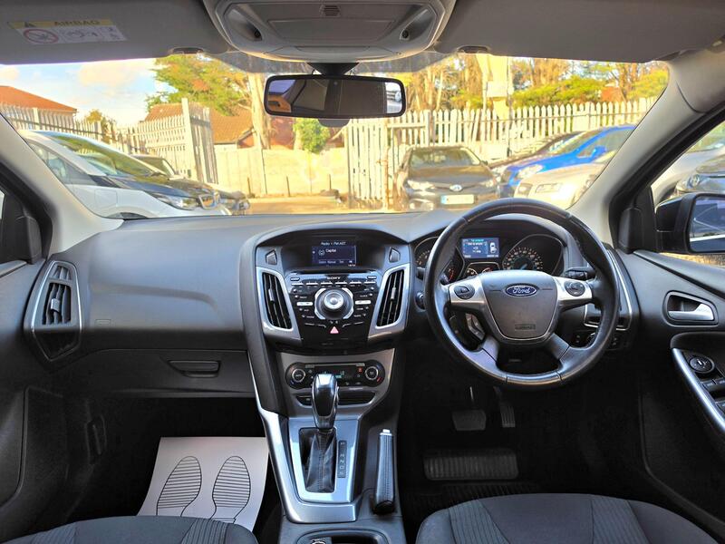 Ford Focus 1.6 Titanium Navigator Powershift Euro 5 5dr thumbnail 29
