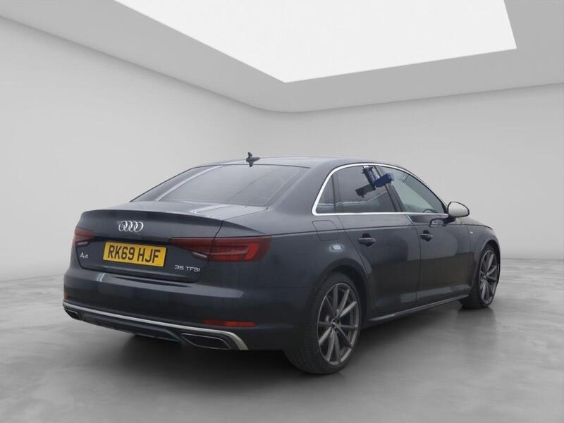 Audi A4 view 4