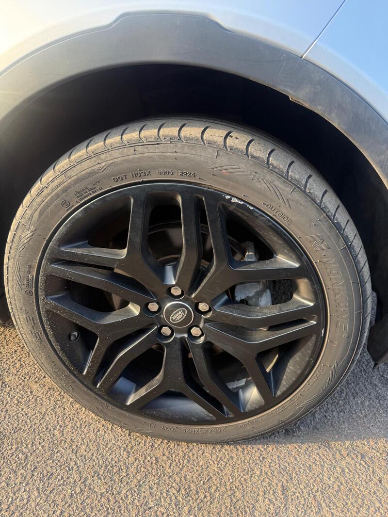 Land Rover Range Rover Evoque view 2