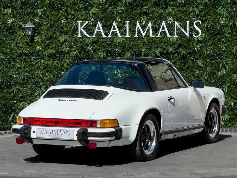 Porsche 911 view 4